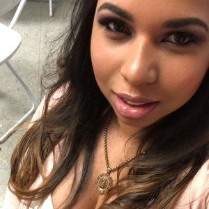 Meet your Posher, Ambar